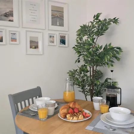 Chipad Mono - Quality City Centre Apartment, With Free Parking Space Chichester Exterior photo