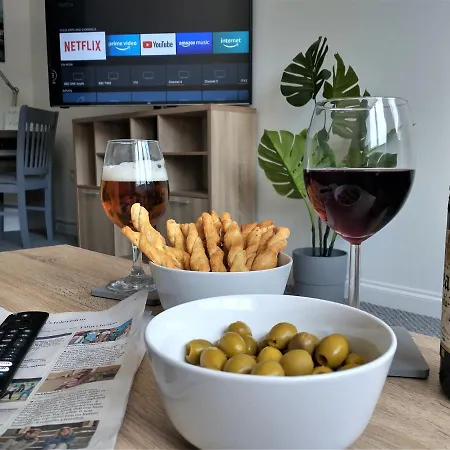 Chipad Mono - Quality City Centre Apartment, With Free Parking Space Chichester Exterior photo